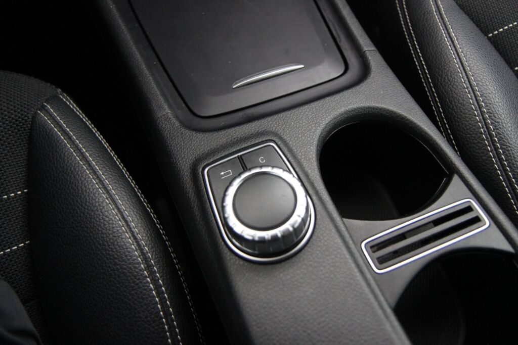 Mercedes-Benz GLA 2015 200 A / Osanahat / Kamera / Vakkari /