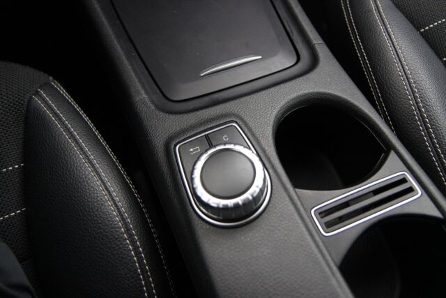 Mercedes-Benz GLA 2015 200 A / Osanahat / Kamera / Vakkari /