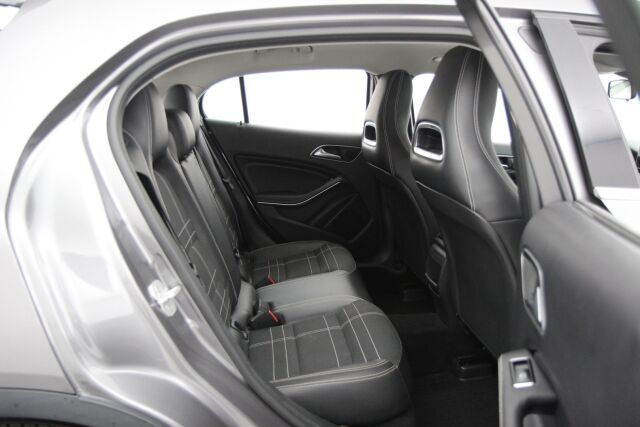 Mercedes-Benz GLA 2015 200 A / Osanahat / Kamera / Vakkari /