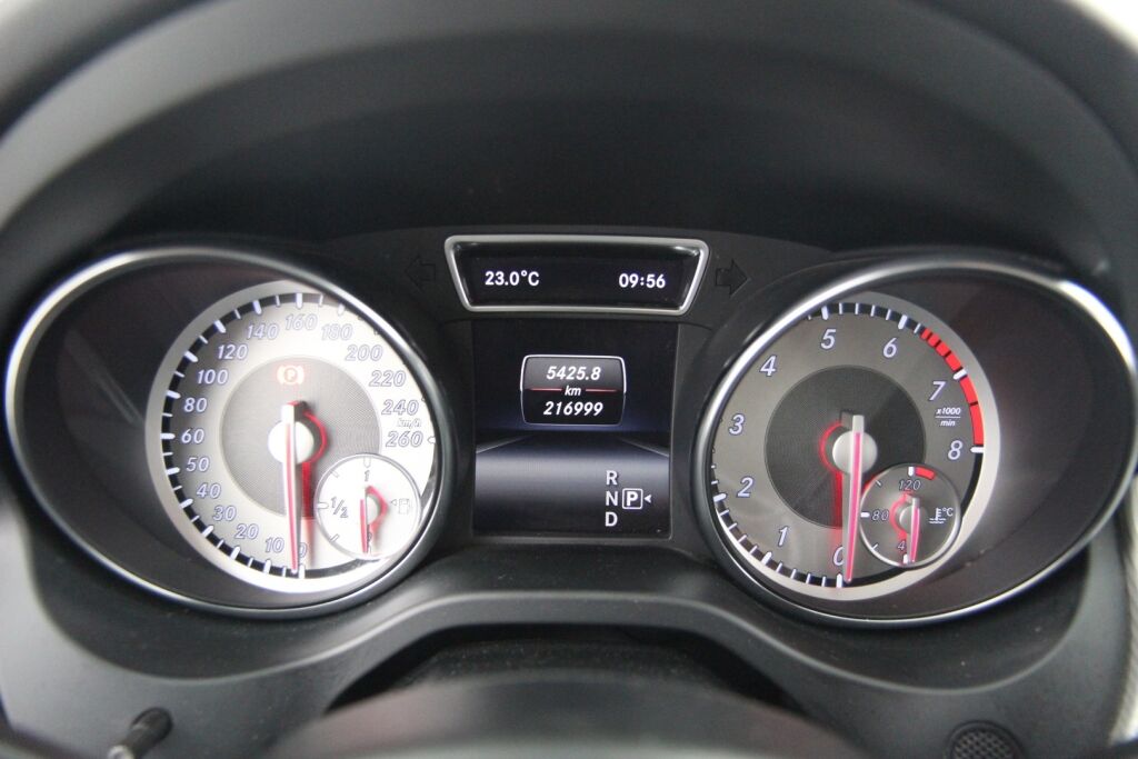 Mercedes-Benz GLA 2015 200 A / Osanahat / Kamera / Vakkari /