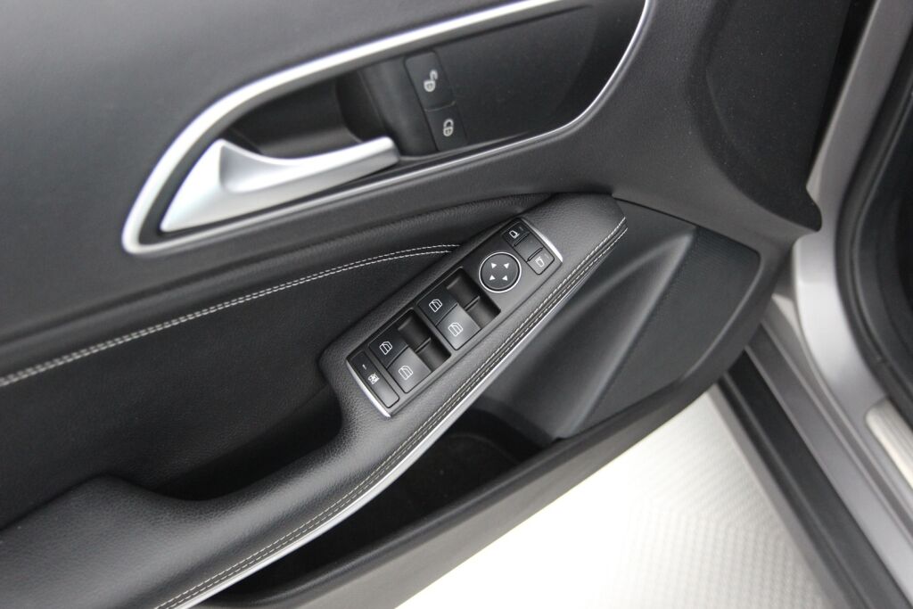 Mercedes-Benz GLA 2015 200 A / Osanahat / Kamera / Vakkari /