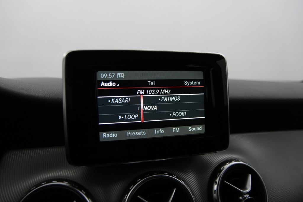 Mercedes-Benz GLA 2015 200 A / Osanahat / Kamera / Vakkari /