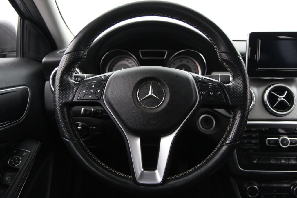 Mercedes-Benz GLA 2015 200 A / Osanahat / Kamera / Vakkari /