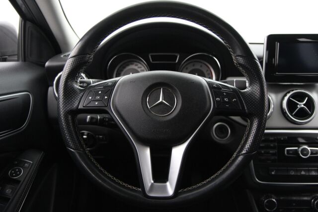 Mercedes-Benz GLA 2015 200 A / Osanahat / Kamera / Vakkari /