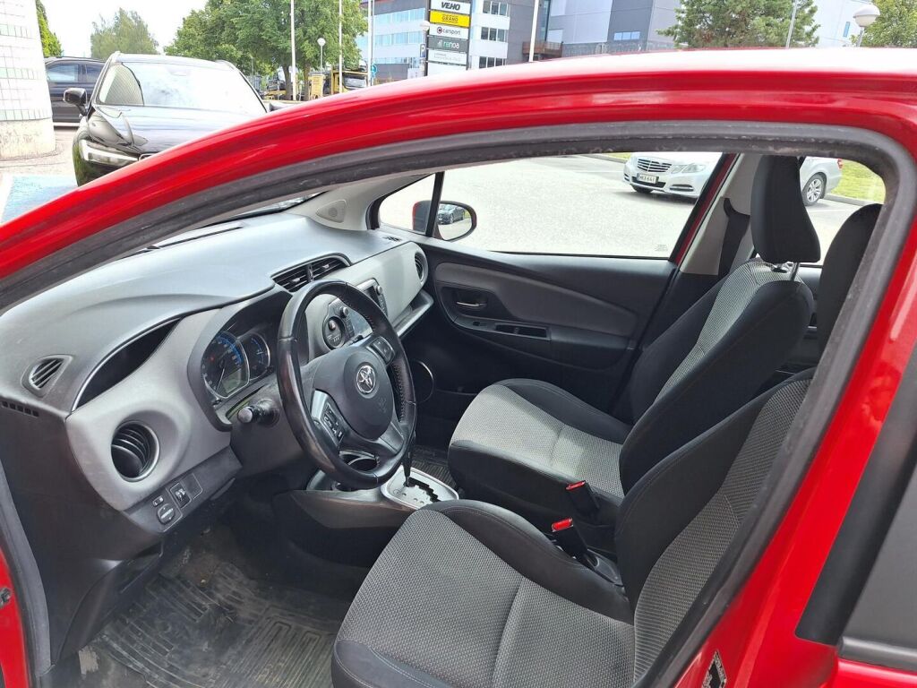 Toyota Yaris 2016 1,5 Hybrid Active 5ov / Navi / P.kamera / Vakkari /