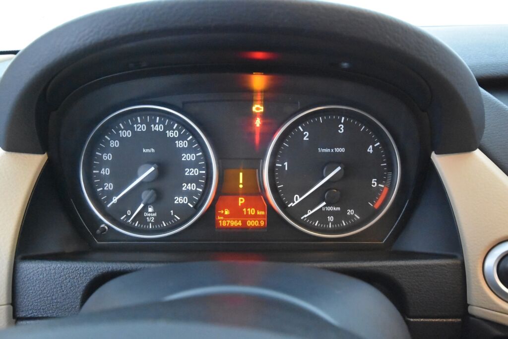 BMW X1 2010 xDrive 23D A E84 SAV / Nahkasisusta / Koukku / Uudet kesärenkaat / Uusi tuulilasi / Juuri huollettu
