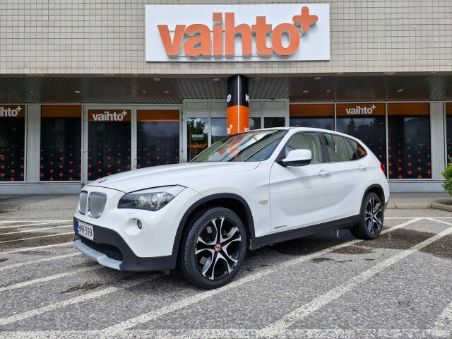 BMW X1 2010 xDrive 23D A E84 SAV / Nahkasisusta / Koukku / Uudet kesärenkaat / Uusi tuulilasi / Juuri huollettu
