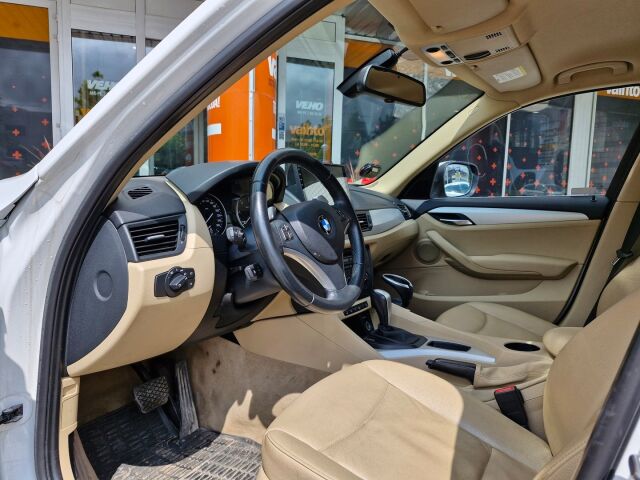 BMW X1 2010 xDrive 23D A E84 SAV / Nahkasisusta / Koukku / Uudet kesärenkaat / Uusi tuulilasi / Juuri huollettu