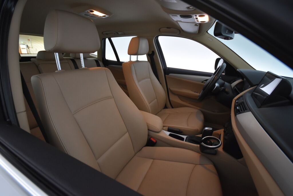BMW X1 2010 xDrive 23D A E84 SAV / Nahkasisusta / Koukku / Uudet kesärenkaat / Uusi tuulilasi / Juuri huollettu