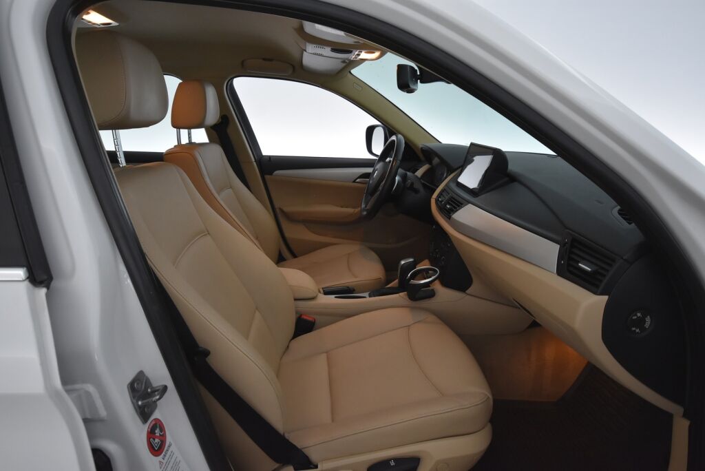 BMW X1 2010 xDrive 23D A E84 SAV / Nahkasisusta / Koukku / Uudet kesärenkaat / Uusi tuulilasi / Juuri huollettu