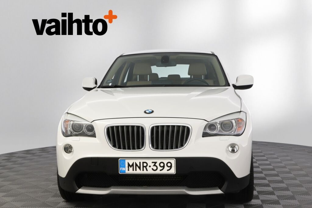 BMW X1 2010 xDrive 23D A E84 SAV / Nahkasisusta / Koukku / Uudet kesärenkaat / Uusi tuulilasi / Juuri huollettu