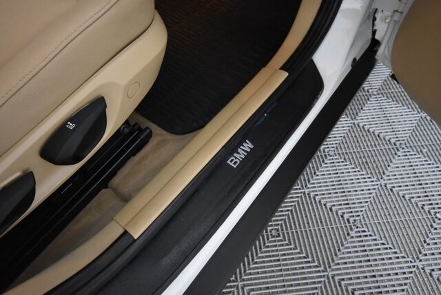 BMW X1 2010 xDrive 23D A E84 SAV / Nahkasisusta / Koukku / Uudet kesärenkaat / Uusi tuulilasi / Juuri huollettu