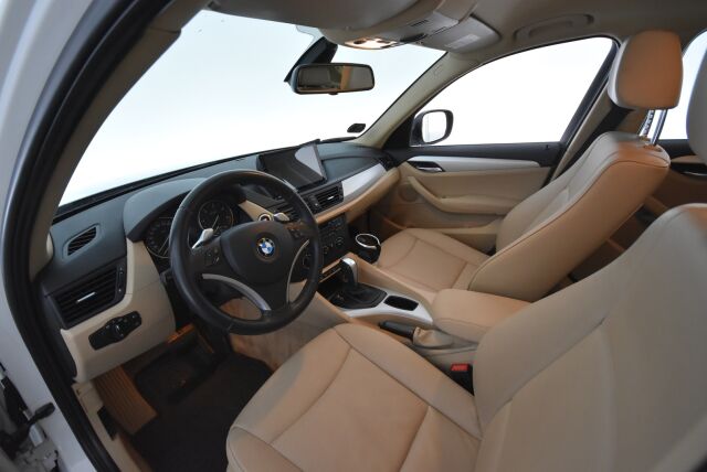 BMW X1 2010 xDrive 23D A E84 SAV / Nahkasisusta / Koukku / Uudet kesärenkaat / Uusi tuulilasi / Juuri huollettu