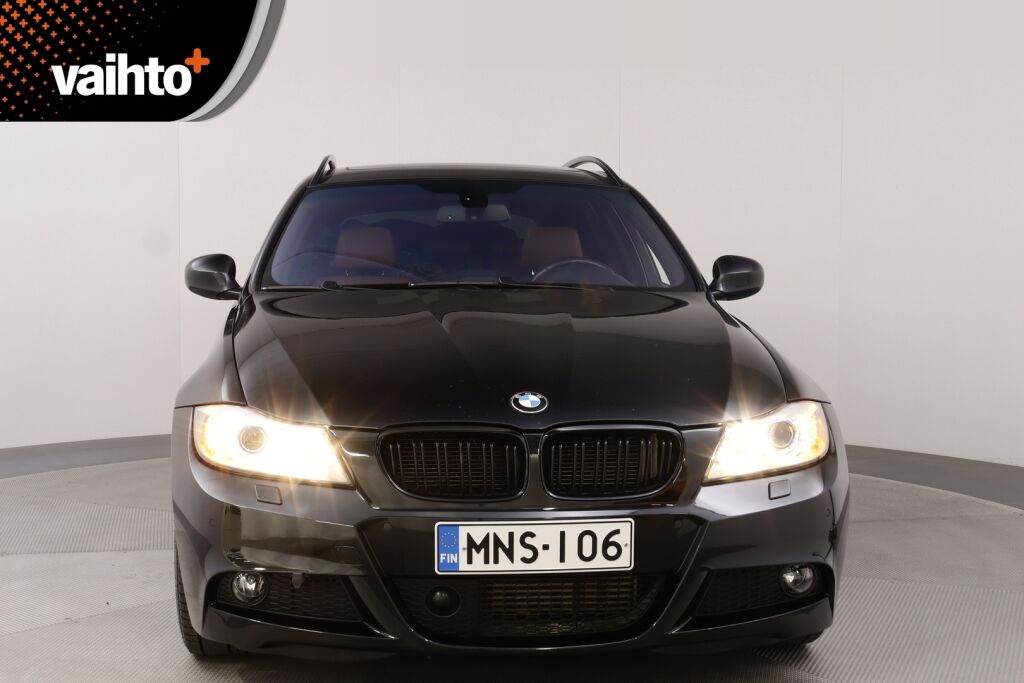 BMW 330 2009 A E91 Touring LCI M Sport / Panoraama / Nahkasisusta / Acc / Pro Navi / Individual Audio / Sähköpenkit / Hyvin huollettu