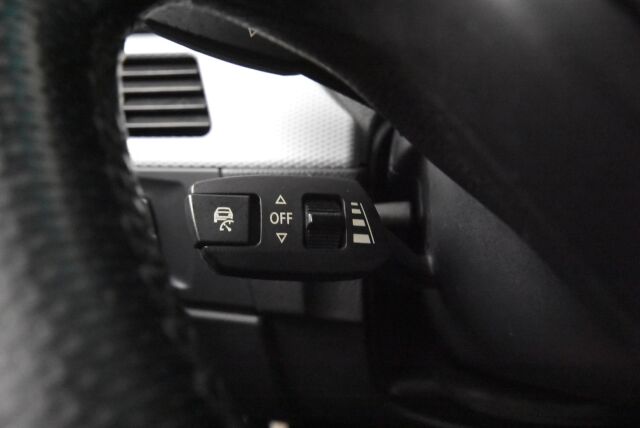 BMW 330 2009 A E91 Touring LCI M Sport / Panoraama / Nahkasisusta / Acc / Pro Navi / Individual Audio / Sähköpenkit / Hyvin huollettu