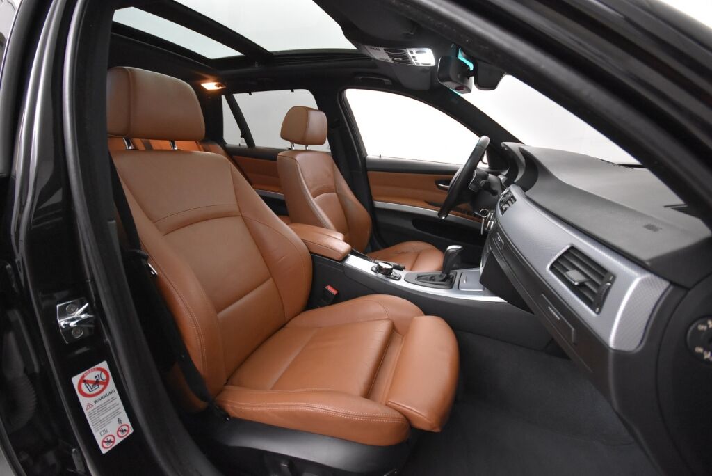 BMW 330 2009 A E91 Touring LCI M Sport / Panoraama / Nahkasisusta / Acc / Pro Navi / Individual Audio / Sähköpenkit / Hyvin huollettu