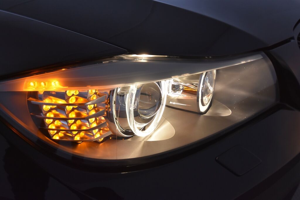 BMW 330 2009 A E91 Touring LCI M Sport / Panoraama / Nahkasisusta / Acc / Pro Navi / Individual Audio / Sähköpenkit / Hyvin huollettu
