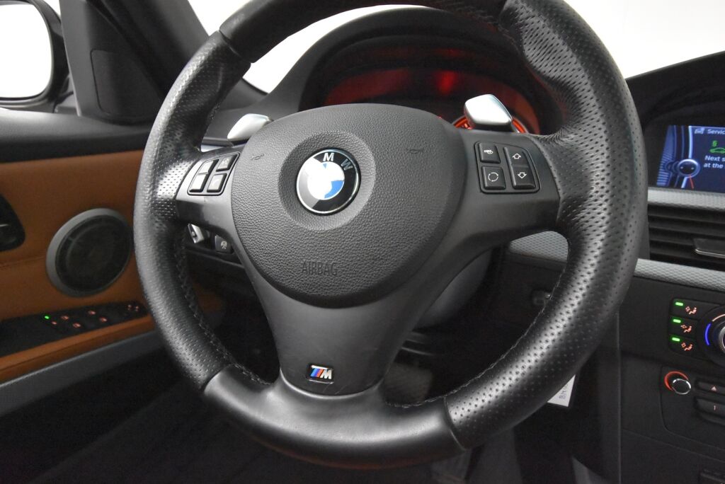 BMW 330 2009 A E91 Touring LCI M Sport / Panoraama / Nahkasisusta / Acc / Pro Navi / Individual Audio / Sähköpenkit / Hyvin huollettu