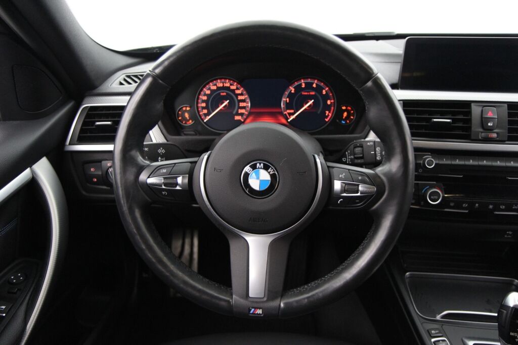 BMW 320 2019 F31 Touring 320i A xDrive Summer Edition / M-Sport ulkonäköpaketti / M-Sport ratti / Lohkolämmitin / Koukku / Nahat