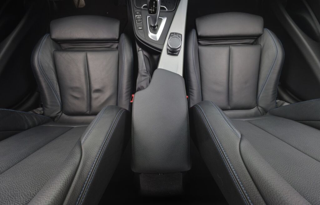 BMW 320 2019 F31 Touring 320i A xDrive Summer Edition / M-Sport ulkonäköpaketti / M-Sport ratti / Lohkolämmitin / Koukku / Nahat