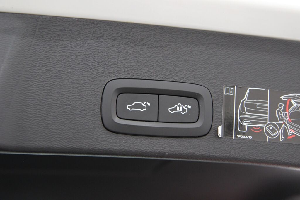 Volvo XC40 2018 D3 AWD Business aut / 2-om. Suomiauto / Pilot Assist / Keyless / Koukku / Webasto / Hihna vaihdettu!
