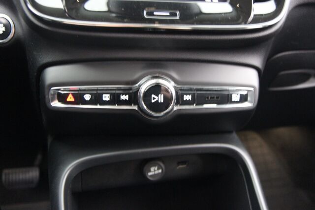 Volvo XC40 2018 D3 AWD Business aut / 2-om. Suomiauto / Pilot Assist / Keyless / Koukku / Webasto / Hihna vaihdettu!