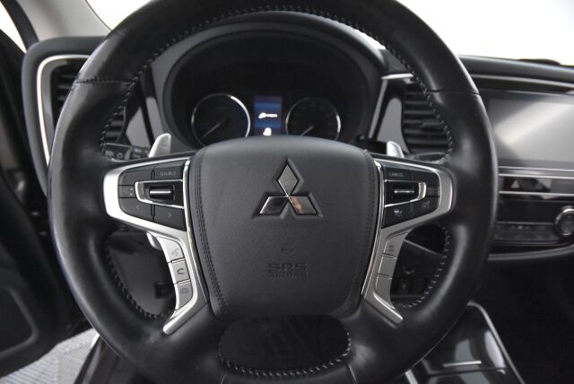 Mitsubishi Outlander 2019 Outlander PHEV Instyle 4WD 5P / Adapt. Vakkari / Vetokoukku / P. Kamera
