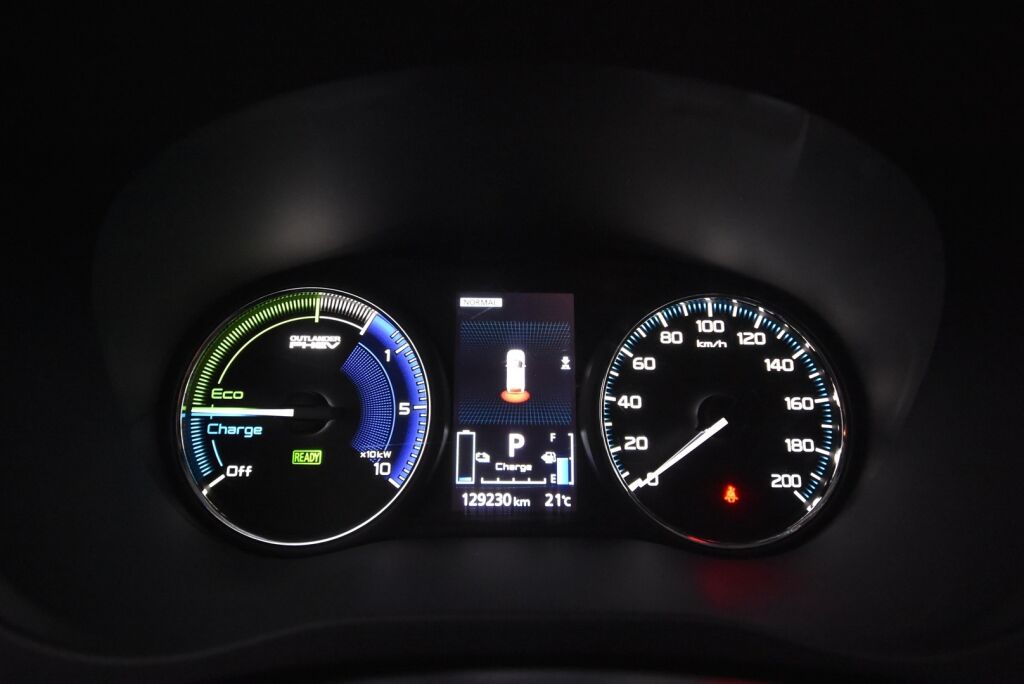 Mitsubishi Outlander 2019 Outlander PHEV Instyle 4WD 5P / Adapt. Vakkari / Vetokoukku / P. Kamera