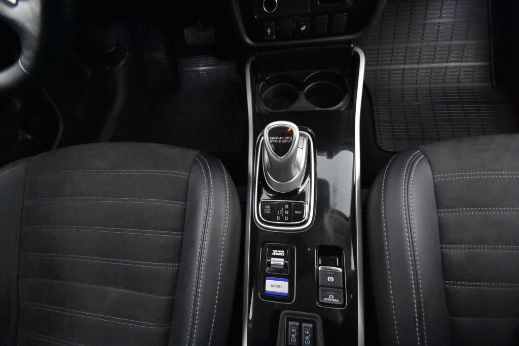 Mitsubishi Outlander 2019 Outlander PHEV Instyle 4WD 5P / Adapt. Vakkari / Vetokoukku / P. Kamera