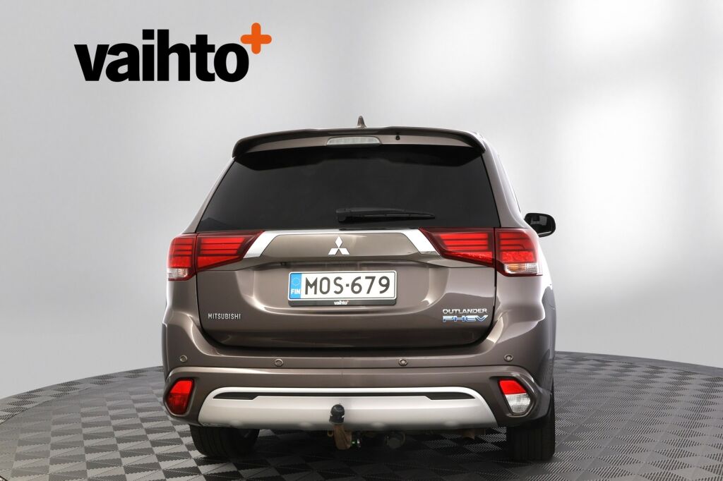 Mitsubishi Outlander 2019 Outlander PHEV Instyle 4WD 5P / Adapt. Vakkari / Vetokoukku / P. Kamera
