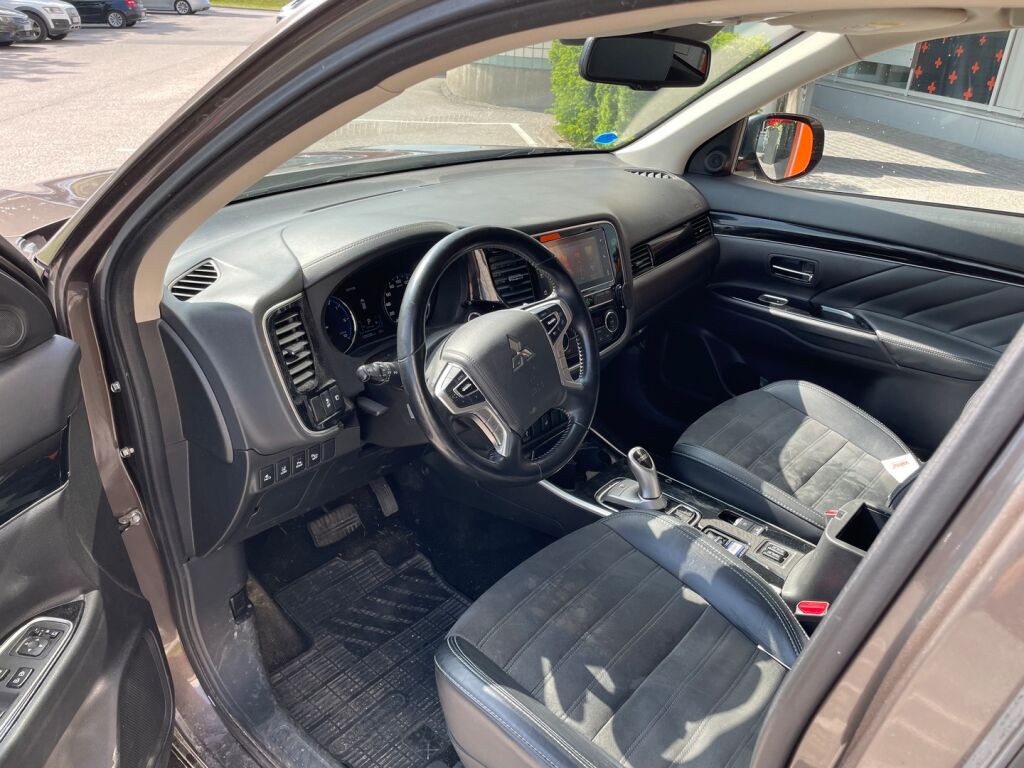 Mitsubishi Outlander 2019 Outlander PHEV Instyle 4WD 5P / Adapt. Vakkari / Vetokoukku / P. Kamera