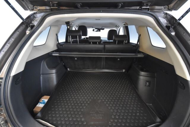Mitsubishi Outlander 2019 Outlander PHEV Instyle 4WD 5P / Adapt. Vakkari / Vetokoukku / P. Kamera