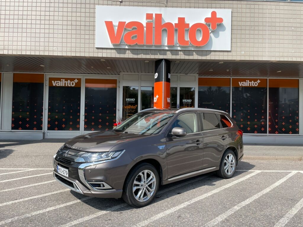 Mitsubishi Outlander 2019 Outlander PHEV Instyle 4WD 5P / Adapt. Vakkari / Vetokoukku / P. Kamera