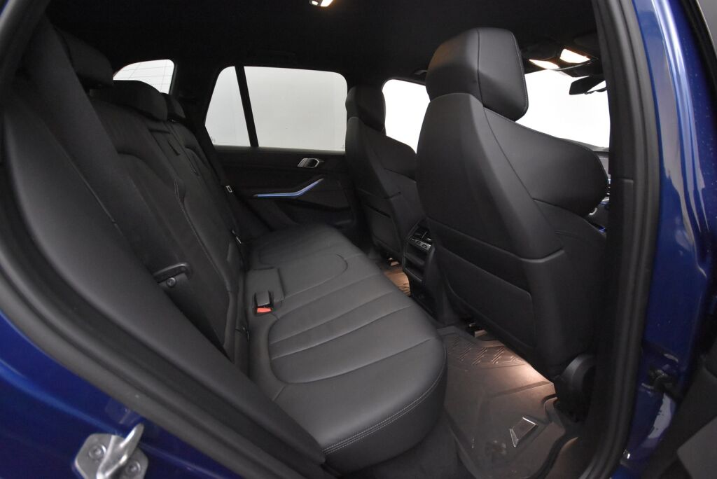 BMW X5 2021 G05 xDrive45e A M Sport / M-Penkit / H&K / Driving Assistant plus / Vetokoukku / Nahkaverhoiltu kojelauta / HUD - RAHOITUS TÄHÄN AUTOON VAIN 3.99% - 