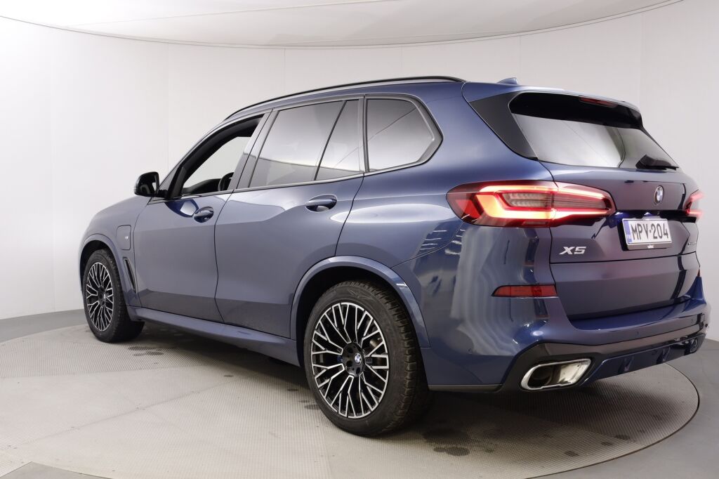 BMW X5 2021 G05 xDrive45e A M Sport / M-Penkit / H&K / Driving Assistant plus / Vetokoukku / Nahkaverhoiltu kojelauta / HUD - RAHOITUS TÄHÄN AUTOON VAIN 3.99% - 