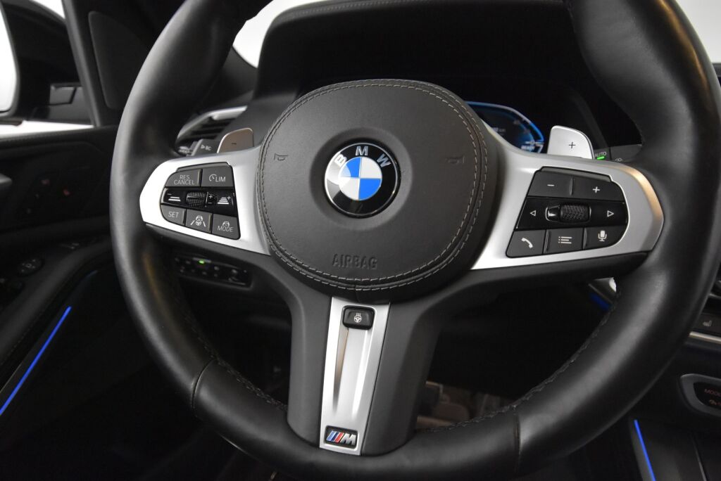 BMW X5 2021 G05 xDrive45e A M Sport / M-Penkit / H&K / Driving Assistant plus / Vetokoukku / Nahkaverhoiltu kojelauta / HUD - RAHOITUS TÄHÄN AUTOON VAIN 3.99% - 