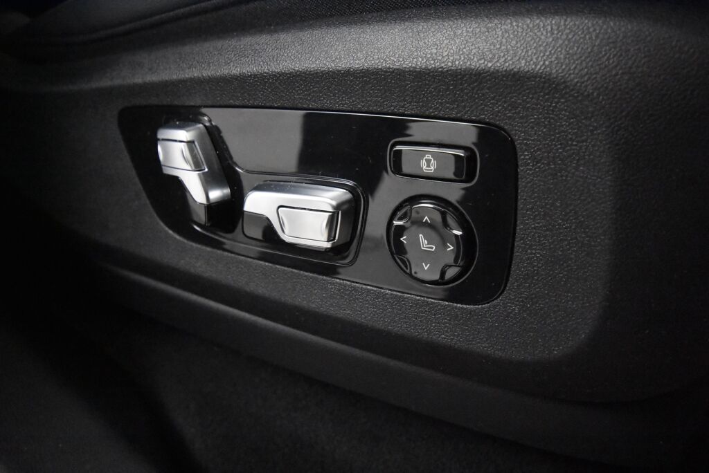 BMW X5 2021 G05 xDrive45e A M Sport / M-Penkit / H&K / Driving Assistant plus / Vetokoukku / Nahkaverhoiltu kojelauta / HUD - RAHOITUS TÄHÄN AUTOON VAIN 3.99% - 