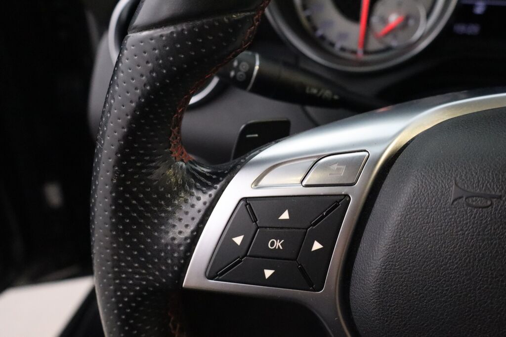 Mercedes-Benz SLK 2012 250 CDI BE A / AMG line / Panorama / H&K / Airscarf / Nahat /