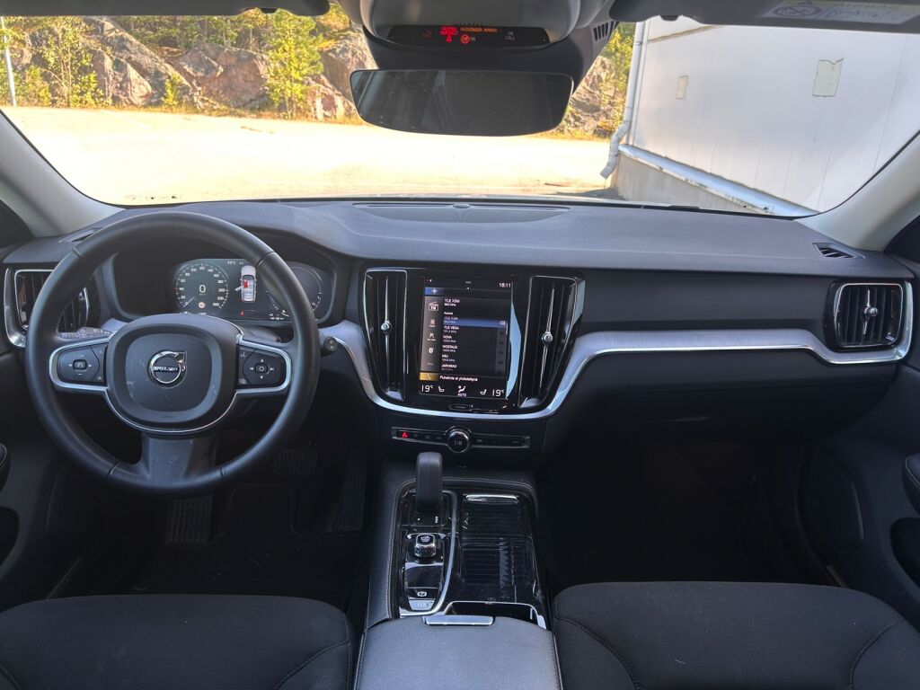 Volvo V60 2021 T6 TwE AWD Business Inscription Expression aut / ACC / Keyless / Vetokoukku / Uusi tuulilasi