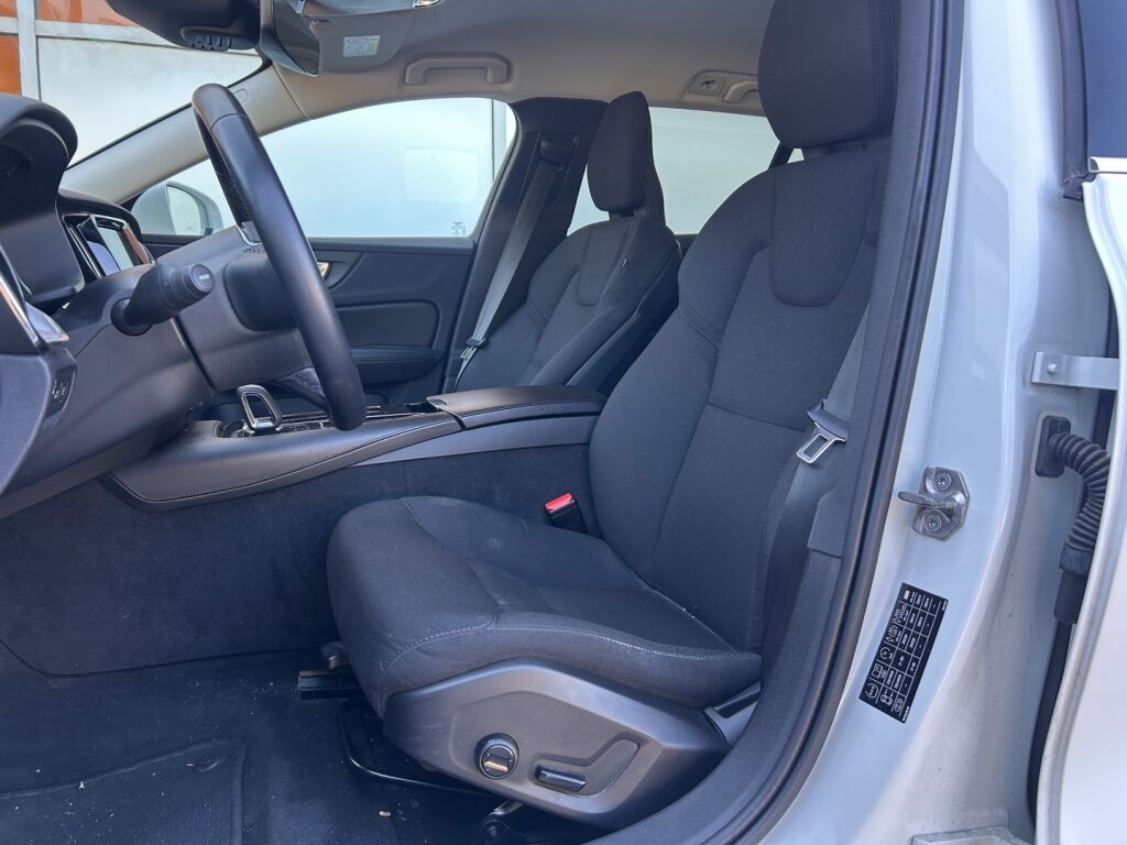 Volvo V60 2021 T6 TwE AWD Business Inscription Expression aut / ACC / Keyless / Vetokoukku / Uusi tuulilasi