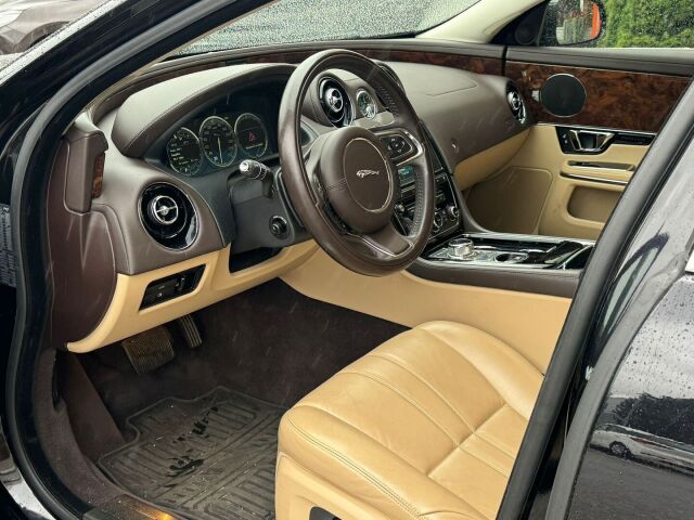 Jaguar XJ 2014 3,0 V6 TD 275 Premium Luxury LWB / 1-omistaja / Suomiauto / Adapt. vakkari / Panoraama / Huippusiisti yksilö!