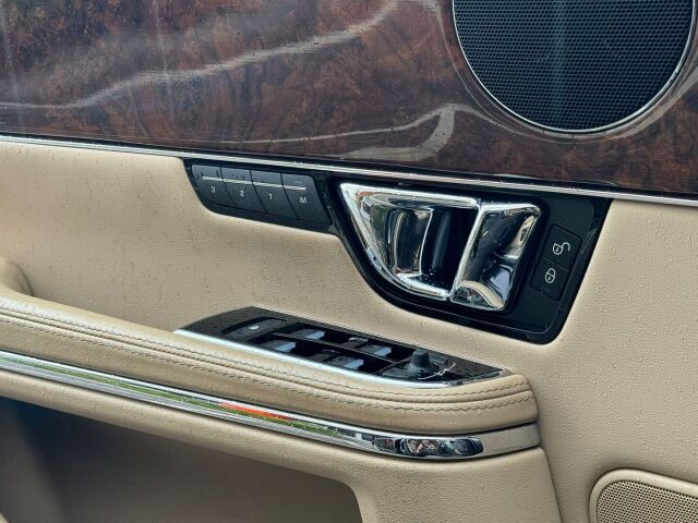 Jaguar XJ 2014 3,0 V6 TD 275 Premium Luxury LWB / 1-omistaja / Suomiauto / Adapt. vakkari / Panoraama / Huippusiisti yksilö!