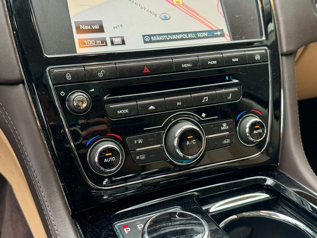 Jaguar XJ 2014 3,0 V6 TD 275 Premium Luxury LWB / 1-omistaja / Suomiauto / Adapt. vakkari / Panoraama / Huippusiisti yksilö!