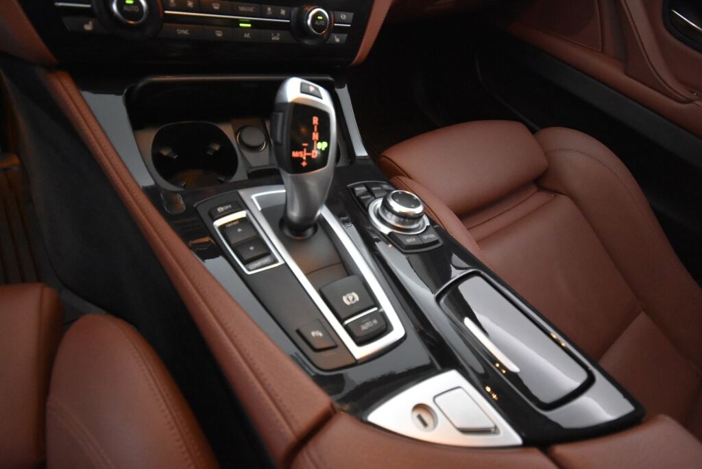 BMW 520 2016 F10 Sedan 520d A Business Exclusive Edition / Muistipenkki / Nahat / Webasto