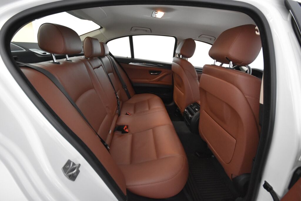 BMW 520 2016 F10 Sedan 520d A Business Exclusive Edition / Muistipenkki / Nahat / Webasto