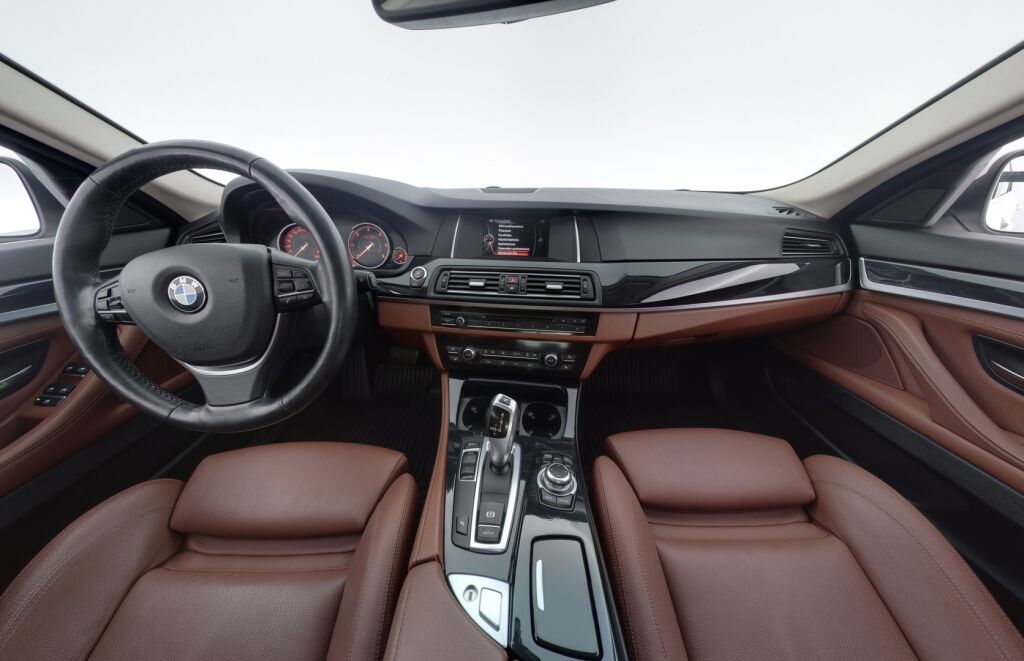 BMW 520 2016 F10 Sedan 520d A Business Exclusive Edition / Muistipenkki / Nahat / Webasto