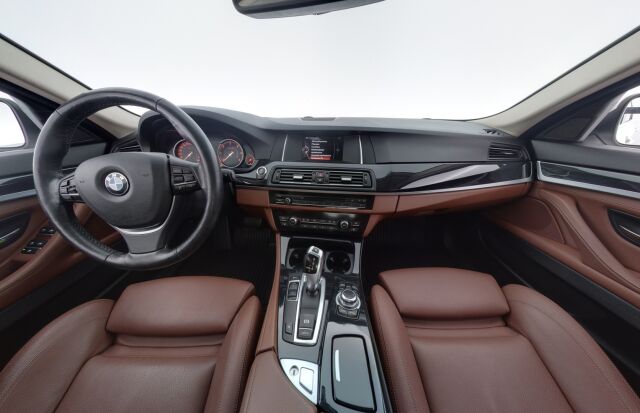 BMW 520 2016 F10 Sedan 520d A Business Exclusive Edition / Muistipenkki / Nahat / Webasto