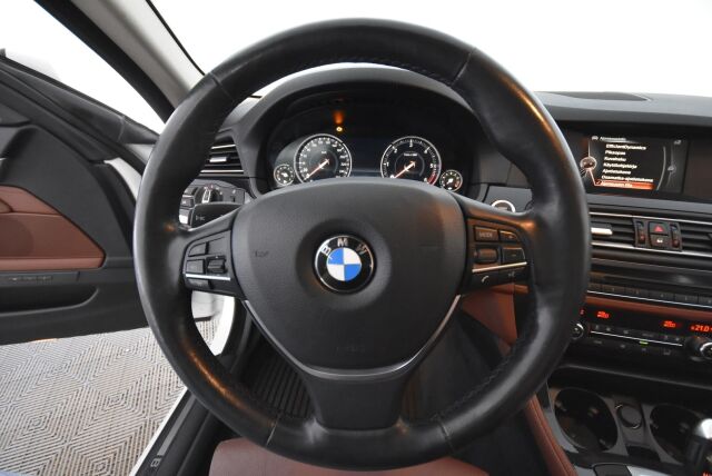BMW 520 2016 F10 Sedan 520d A Business Exclusive Edition / Muistipenkki / Nahat / Webasto