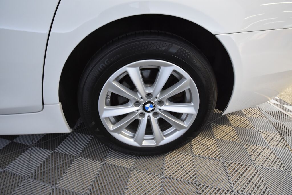 BMW 520 2016 F10 Sedan 520d A Business Exclusive Edition / Muistipenkki / Nahat / Webasto