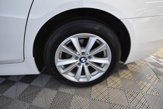 BMW 520 2016 F10 Sedan 520d A Business Exclusive Edition / Muistipenkki / Nahat / Webasto